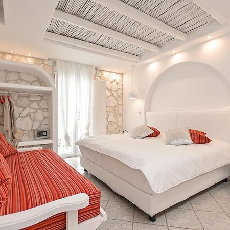 Naxos Evilion Luxury Apartments & Suites Naxos City ภายนอก รูปภาพ
